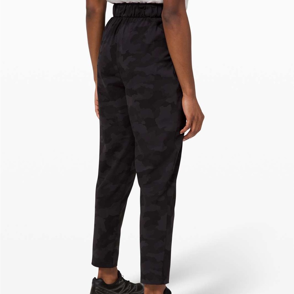 Lululemon Keep Moving Pant 7/8 - size 4 NWOT